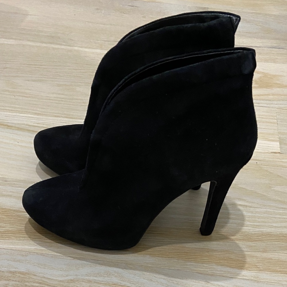 Jessica Simpson black heel bootie size 7/7.5